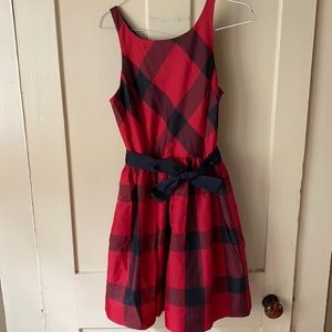 Perfect holiday dress for a young girl.